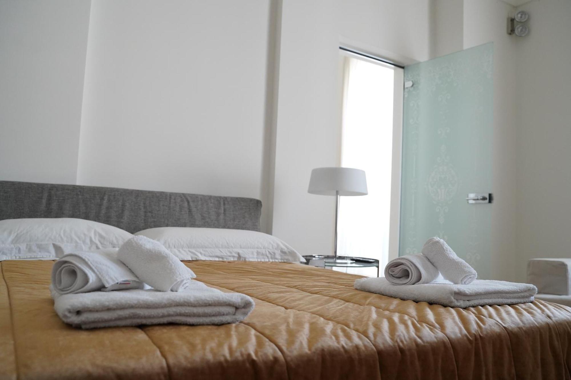 Suite Home D'Aragona Lecce Bagian luar foto
