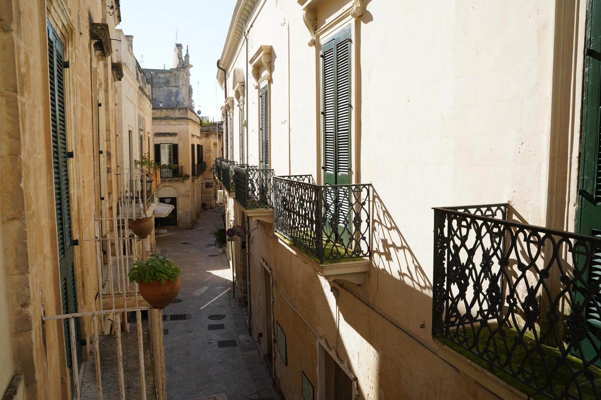Suite Home D'Aragona Lecce Bagian luar foto
