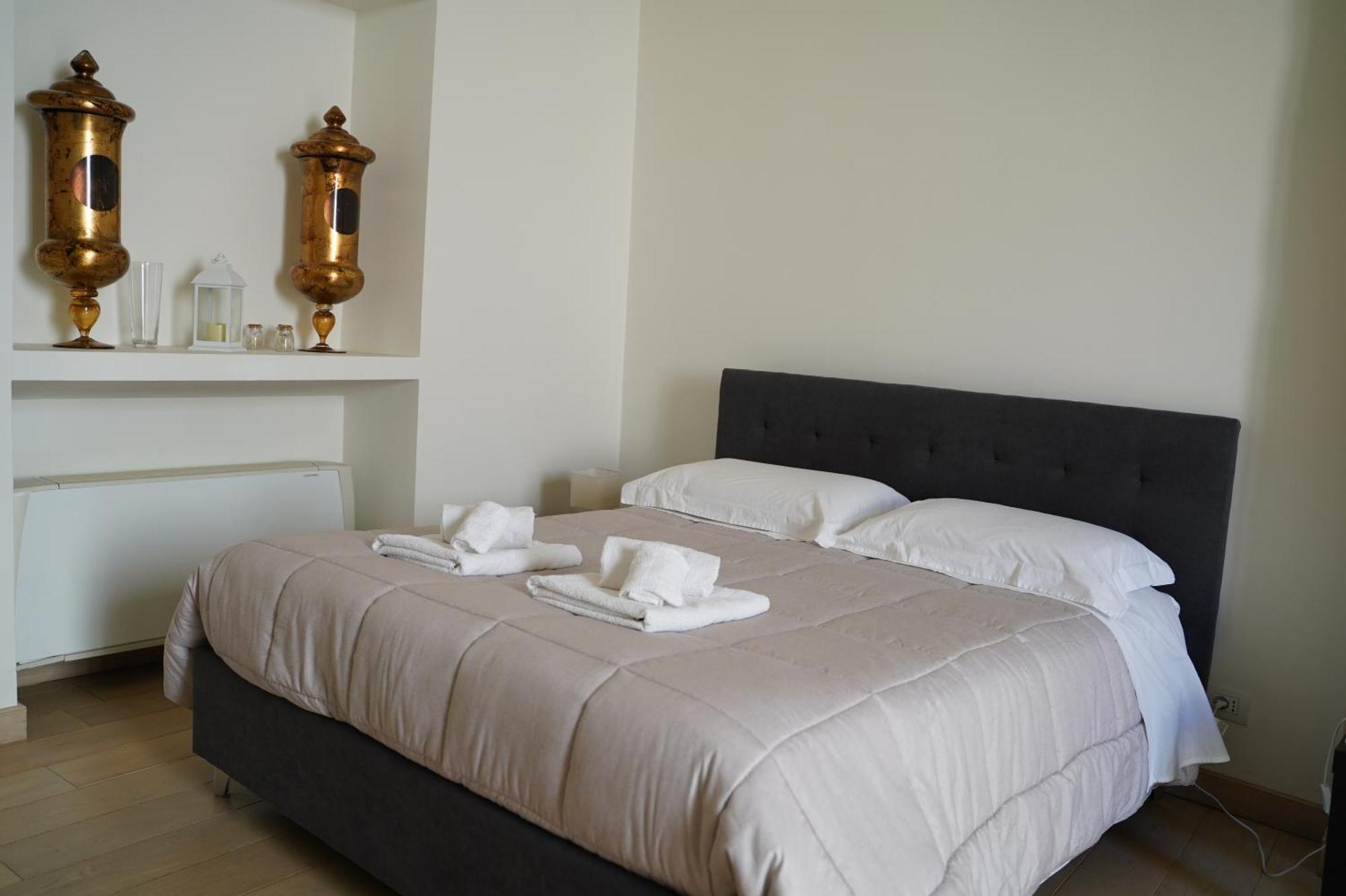 Suite Home D'Aragona Lecce Bagian luar foto